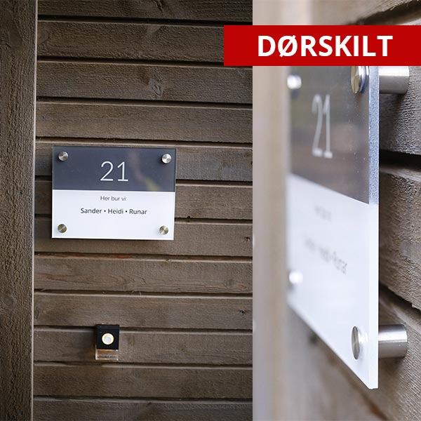 Dørskilt i pleksiglass