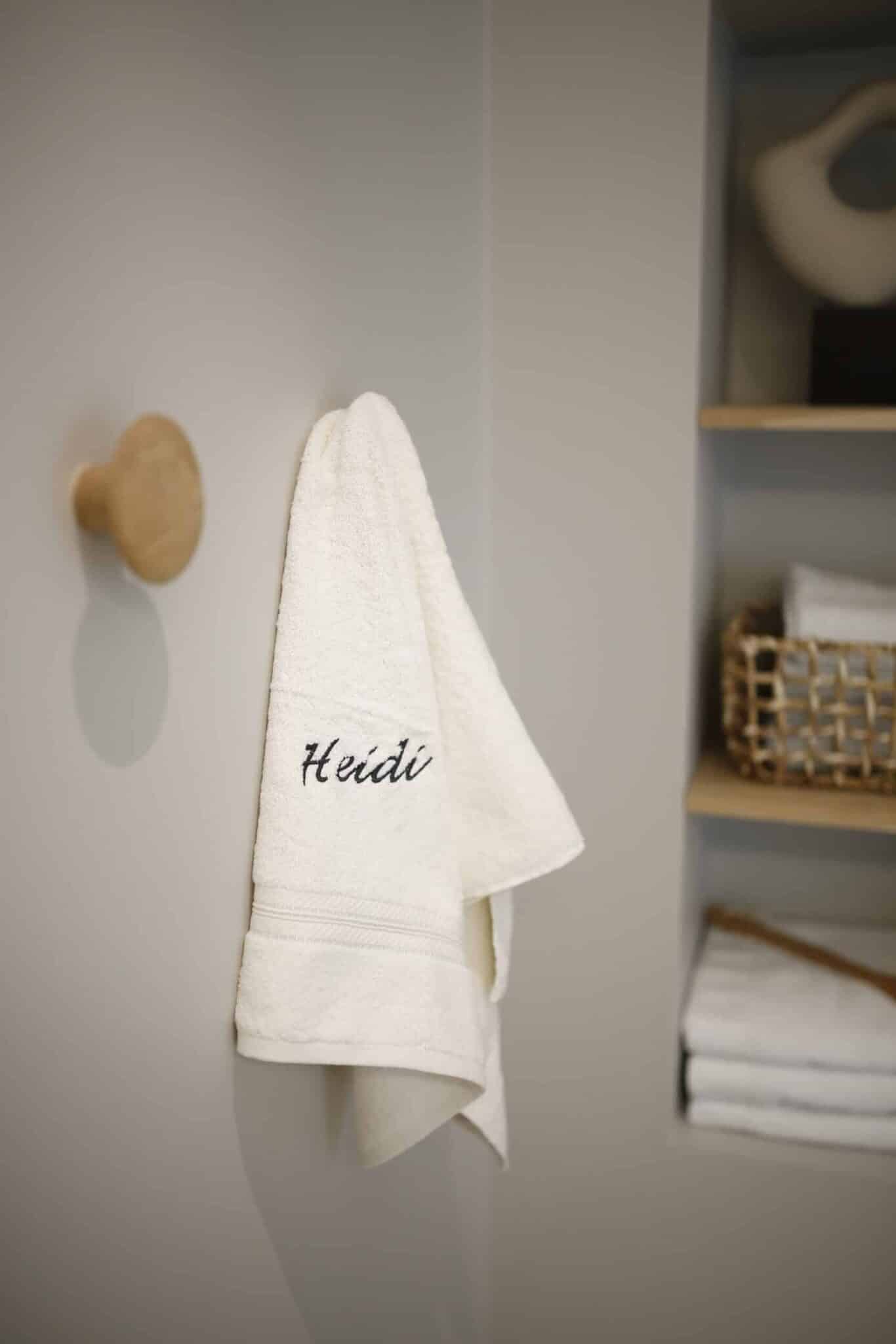 Håndkle med brodert navn 70x140 cm - Bilde 3